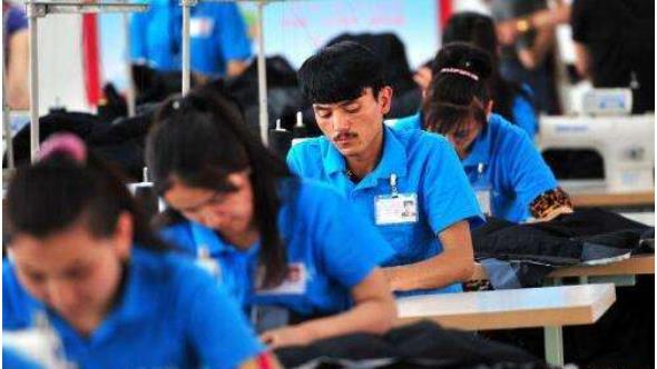 2018年，新疆促進(jìn)47.58萬城鎮(zhèn)人口實現(xiàn)就業(yè)，城鎮(zhèn)登記失業(yè)率控制在3.3%???