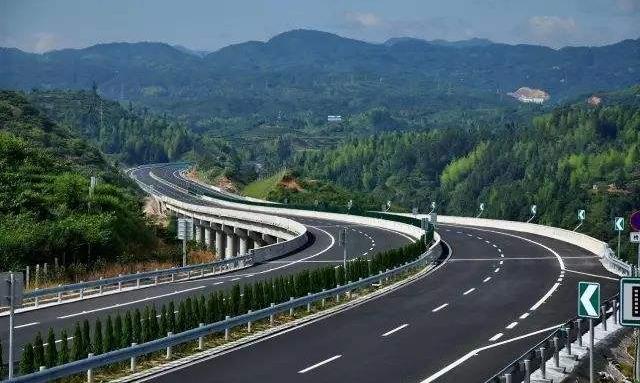 山西省政府還貸高速公路差異化收費(fèi)新一輪優(yōu)惠政策正式施行，優(yōu)惠期為1年