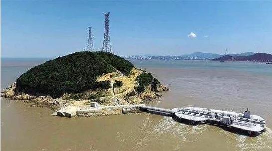 潮汐能具有儲(chǔ)量大影響因素少、可靠性高及能量轉(zhuǎn)化效率高等優(yōu)點(diǎn)，利用前景廣闊